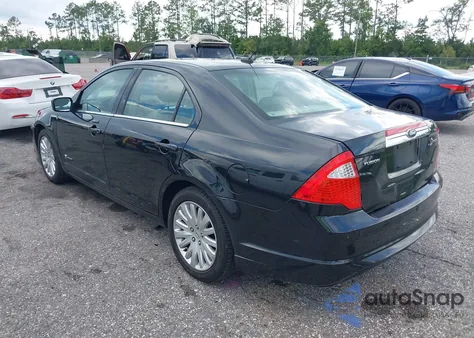 2010 Ford Fusion Hybrid z USA, uszkodzony, nr VIN 3FADP0L30AR327556